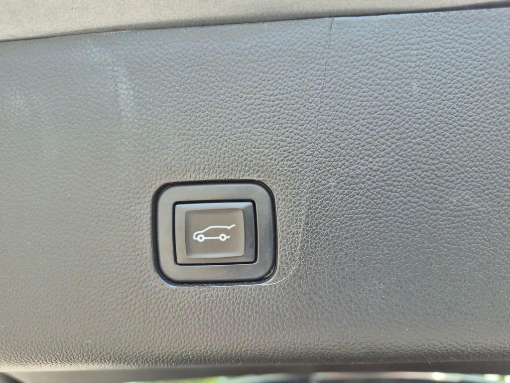 used 2020 Chevrolet Traverse car, priced at $22,390