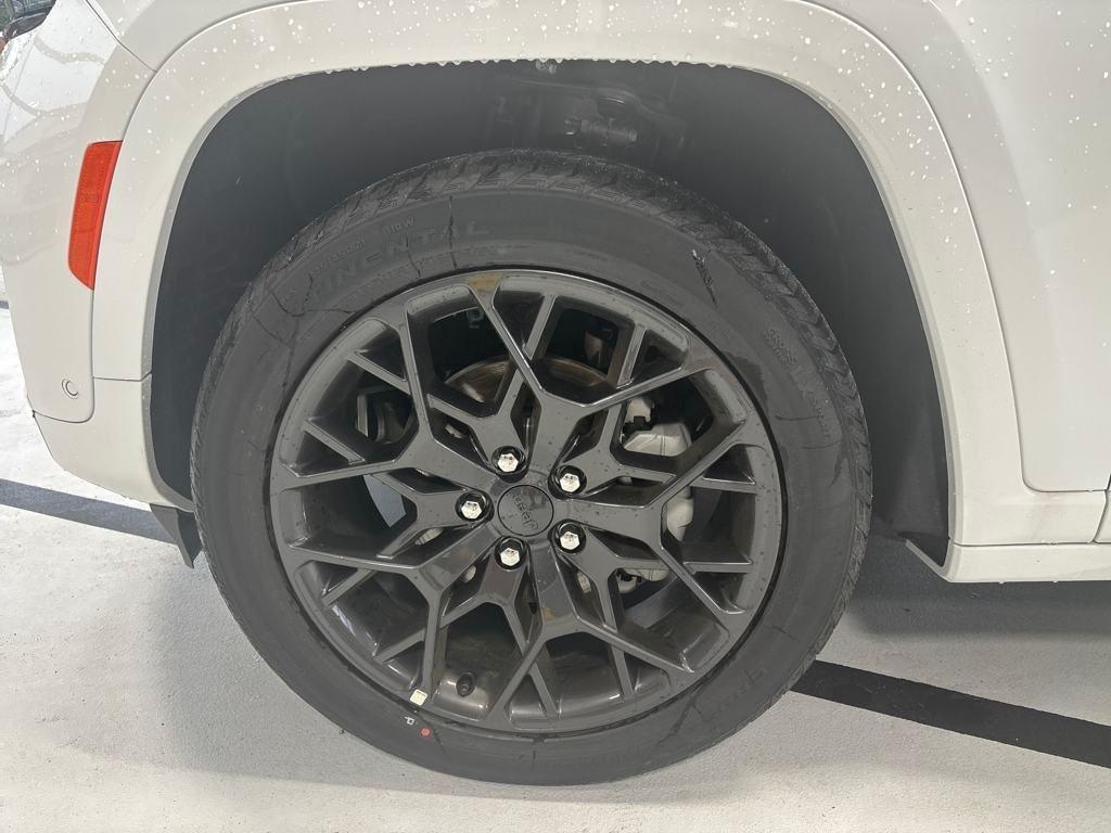 new 2025 Jeep Grand Cherokee car, priced at $65,669