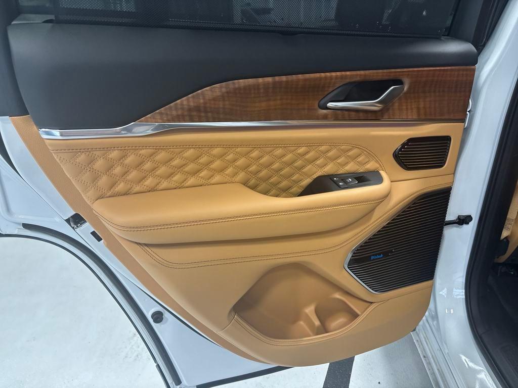 new 2025 Jeep Grand Cherokee car, priced at $65,669