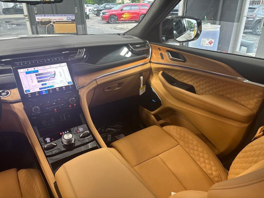 new 2025 Jeep Grand Cherokee car, priced at $62,543