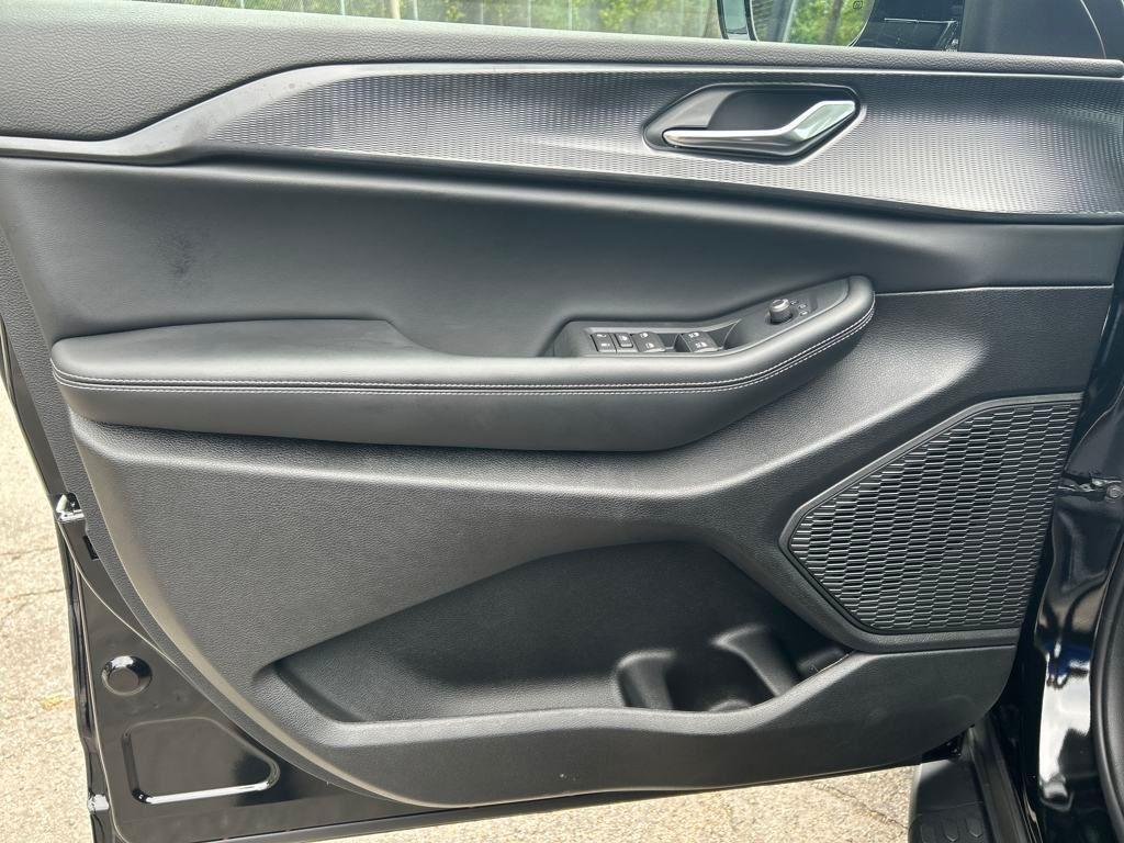 new 2025 Jeep Grand Cherokee car, priced at $43,060