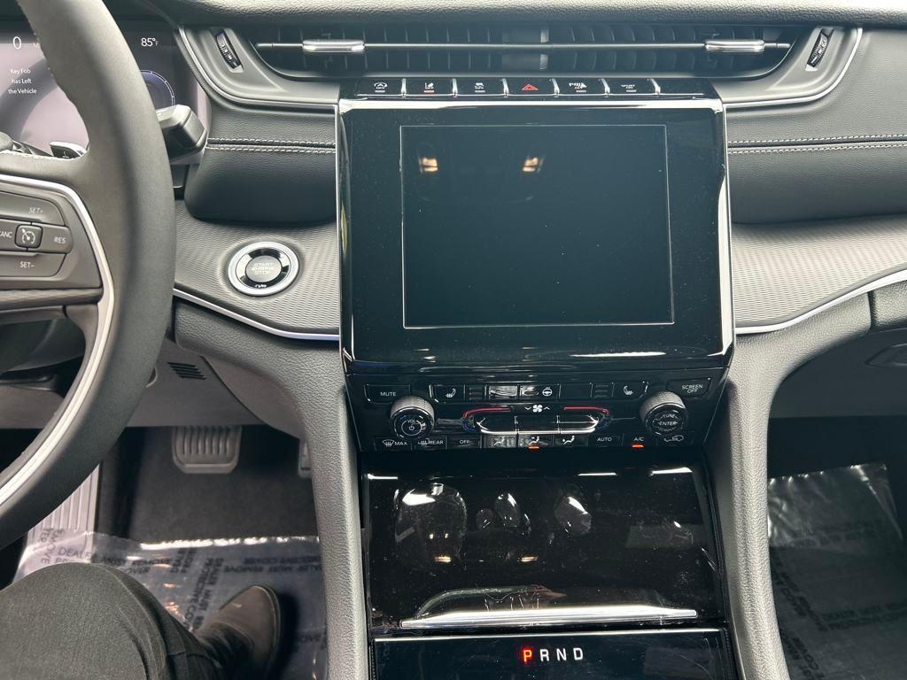 new 2025 Jeep Grand Cherokee car, priced at $43,060