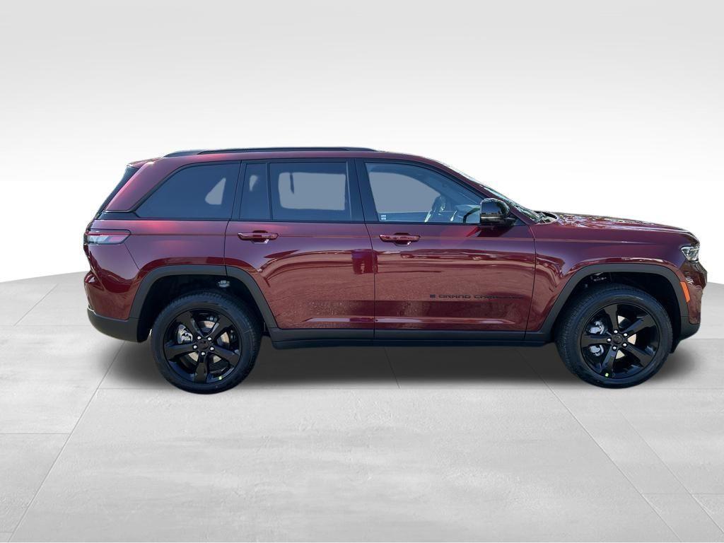 new 2025 Jeep Grand Cherokee car, priced at $48,584