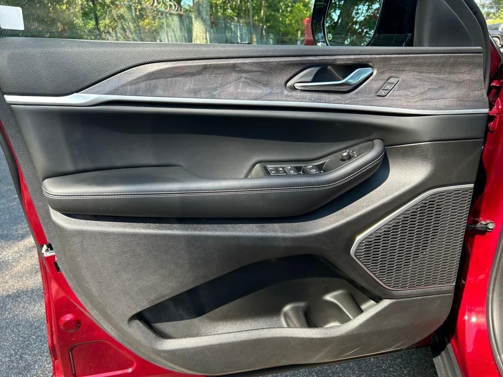 new 2025 Jeep Grand Cherokee car, priced at $48,584