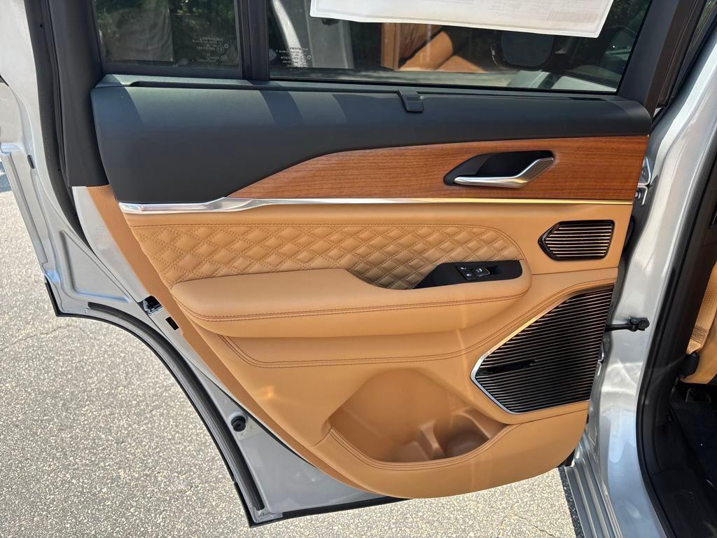 new 2025 Jeep Grand Cherokee car, priced at $63,090