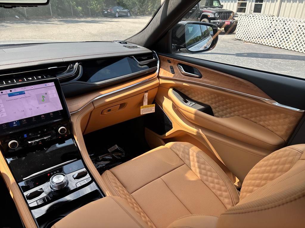 new 2025 Jeep Grand Cherokee car, priced at $64,216