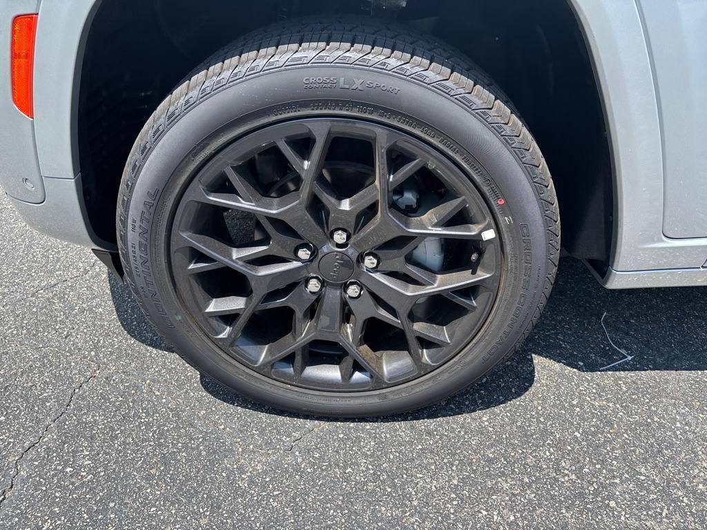 new 2025 Jeep Grand Cherokee car, priced at $63,090
