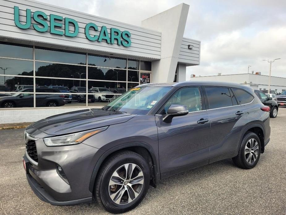 used 2021 Toyota Highlander car, priced at $31,236