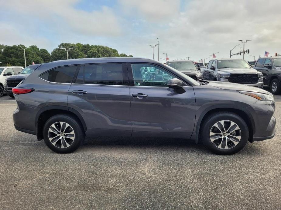 used 2021 Toyota Highlander car, priced at $31,236