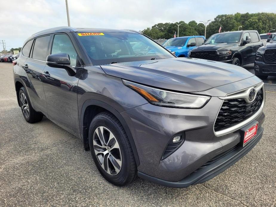 used 2021 Toyota Highlander car, priced at $31,236