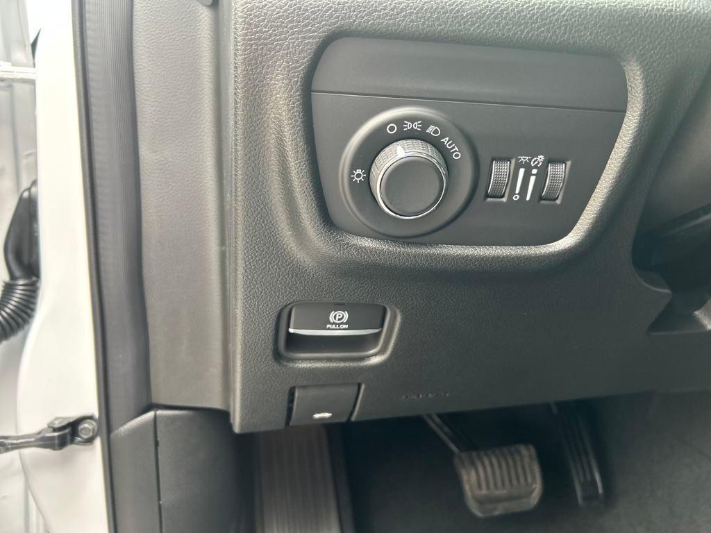 new 2025 Jeep Grand Cherokee car, priced at $35,820