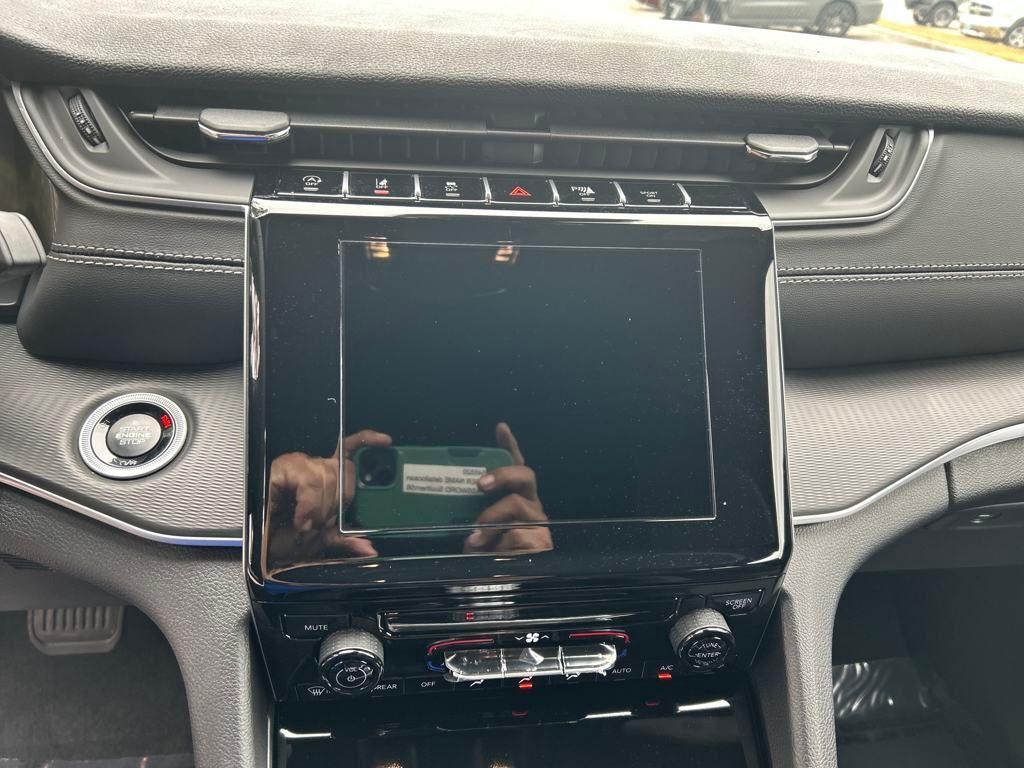 new 2025 Jeep Grand Cherokee car, priced at $35,820