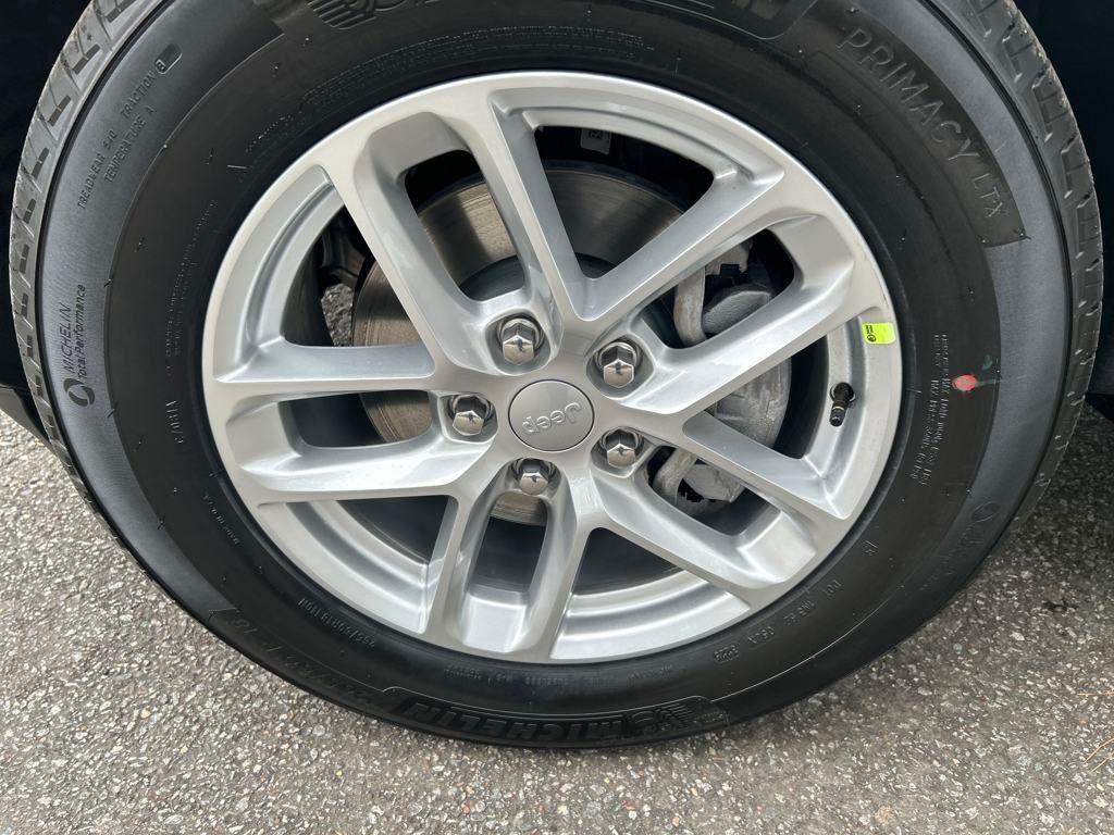 new 2025 Jeep Grand Cherokee car, priced at $35,820