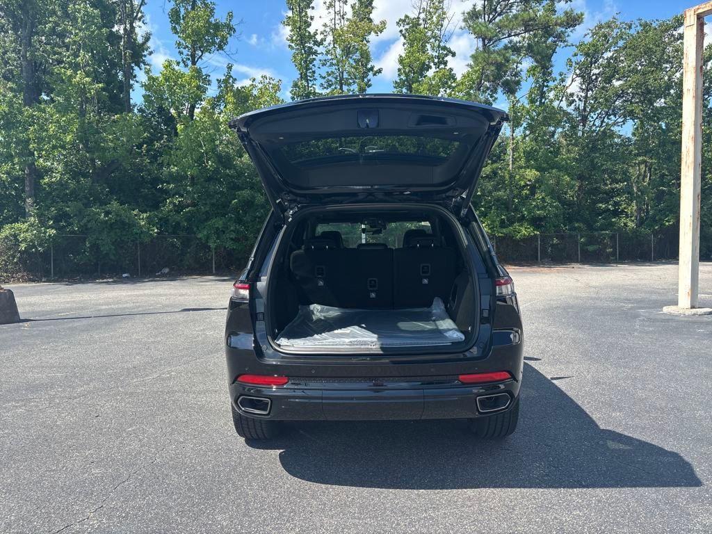 new 2025 Jeep Grand Cherokee car, priced at $65,664