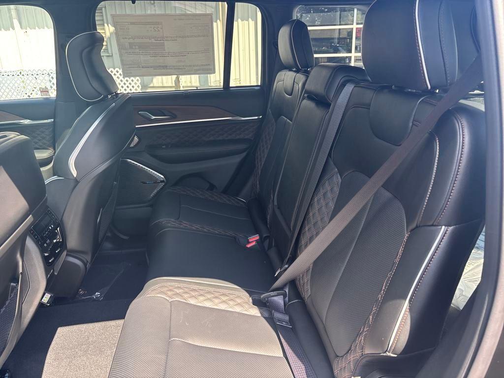 new 2025 Jeep Grand Cherokee car, priced at $65,664