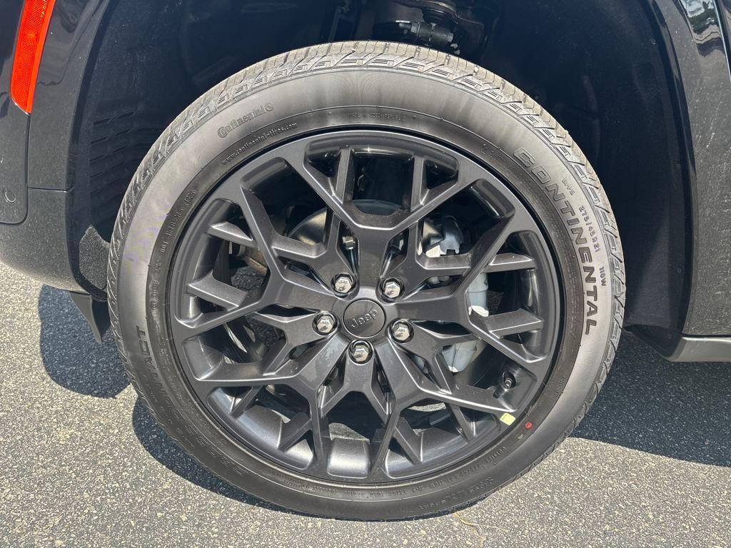 new 2025 Jeep Grand Cherokee car, priced at $67,879