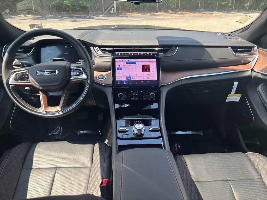 new 2025 Jeep Grand Cherokee car, priced at $65,664