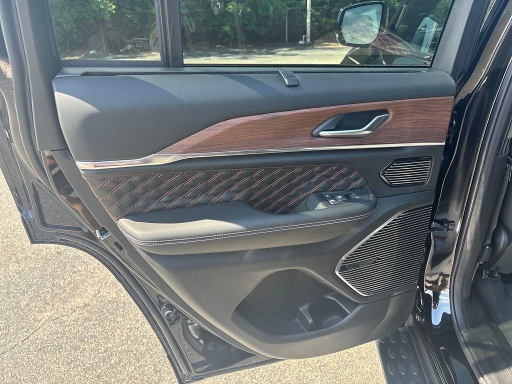 new 2025 Jeep Grand Cherokee car, priced at $67,879