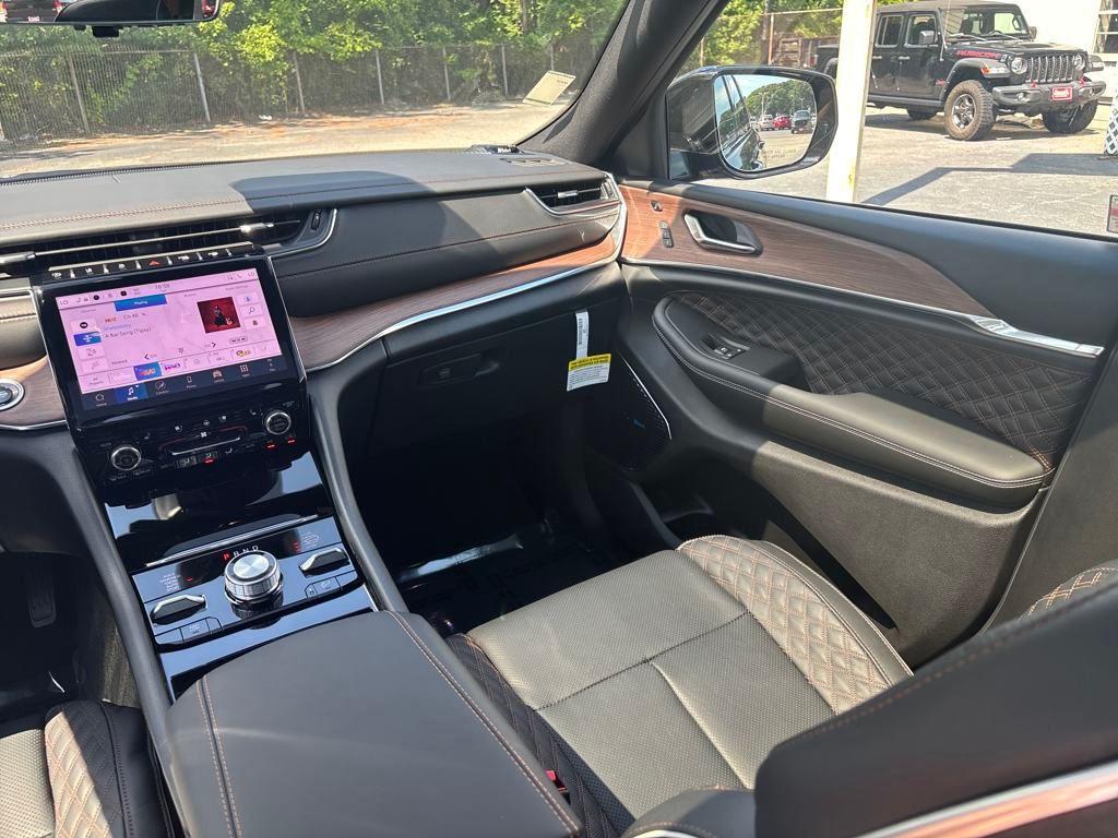 new 2025 Jeep Grand Cherokee car, priced at $65,664