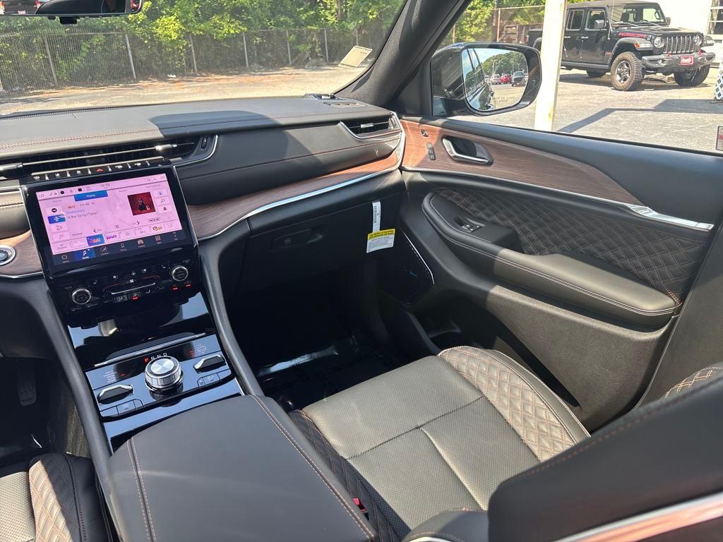 new 2025 Jeep Grand Cherokee car, priced at $67,879