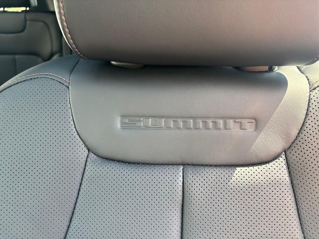 new 2025 Jeep Grand Cherokee car, priced at $65,664