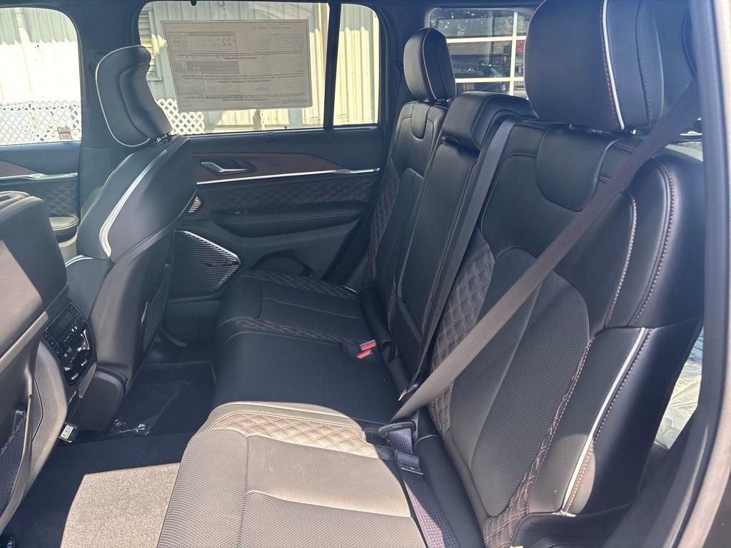 new 2025 Jeep Grand Cherokee car, priced at $67,879
