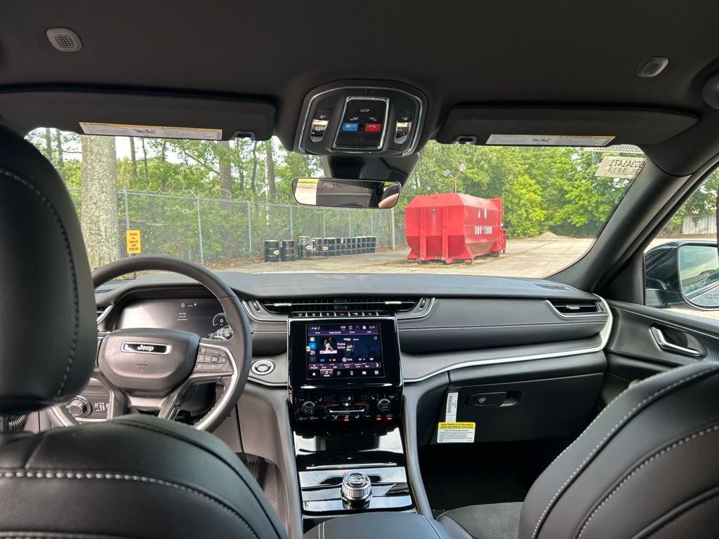 new 2025 Jeep Grand Cherokee car, priced at $37,335