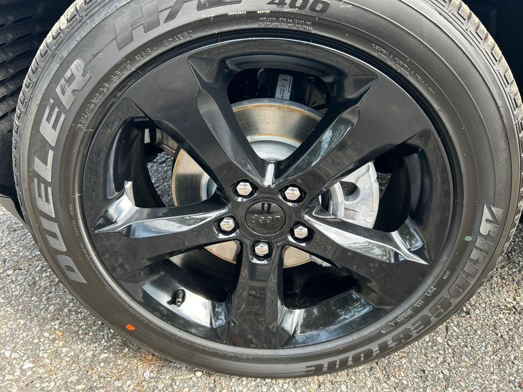 new 2025 Jeep Grand Cherokee car, priced at $37,335