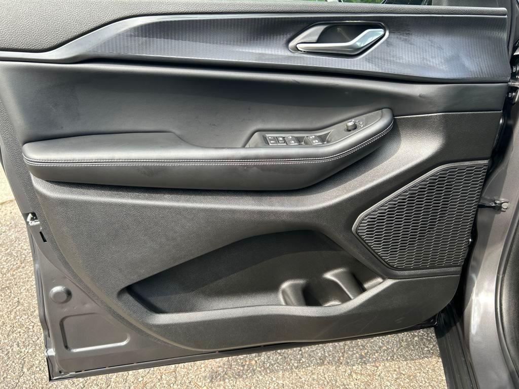 new 2025 Jeep Grand Cherokee car, priced at $37,335