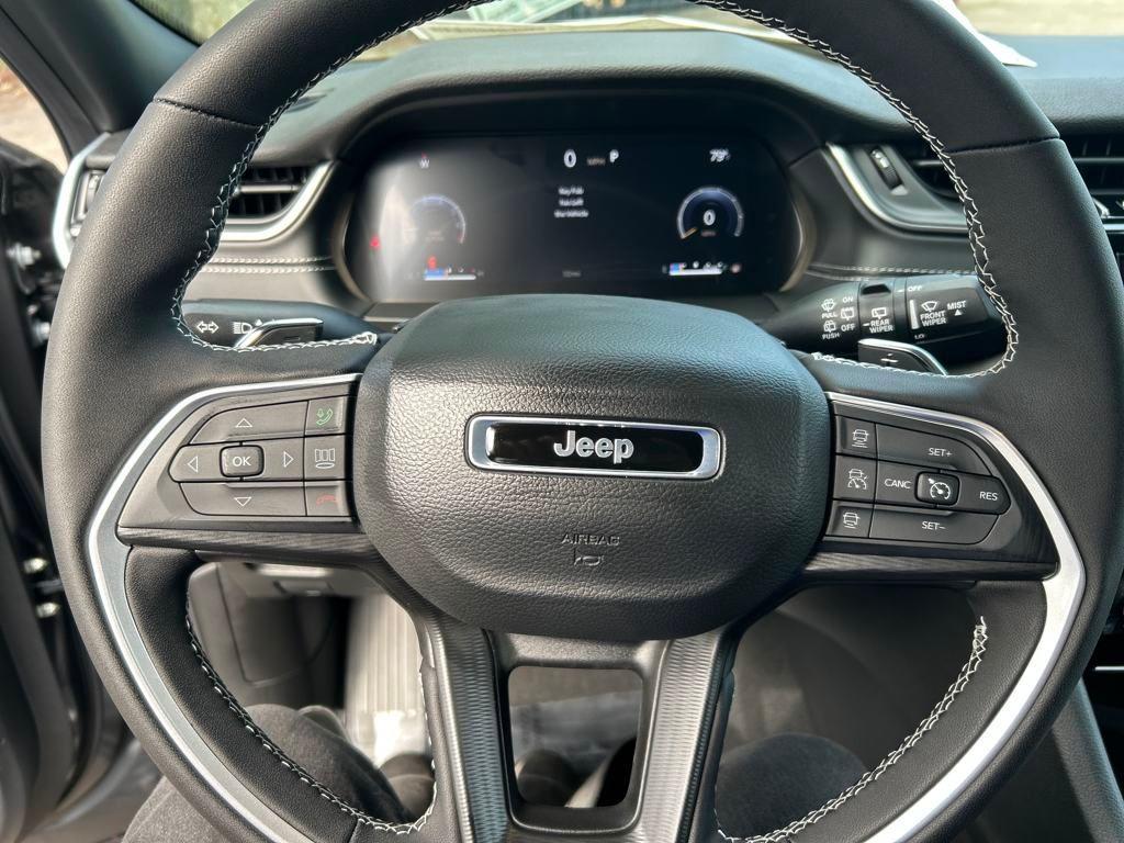 new 2025 Jeep Grand Cherokee car, priced at $37,335