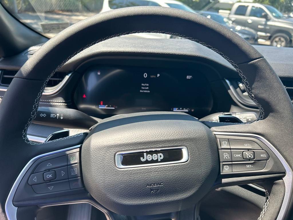 new 2025 Jeep Grand Cherokee car, priced at $37,335