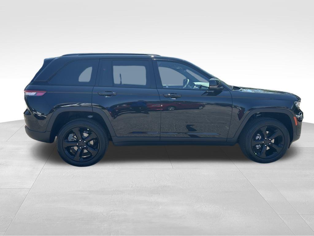 new 2025 Jeep Grand Cherokee car, priced at $37,335