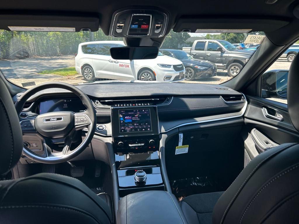 new 2025 Jeep Grand Cherokee car, priced at $37,335