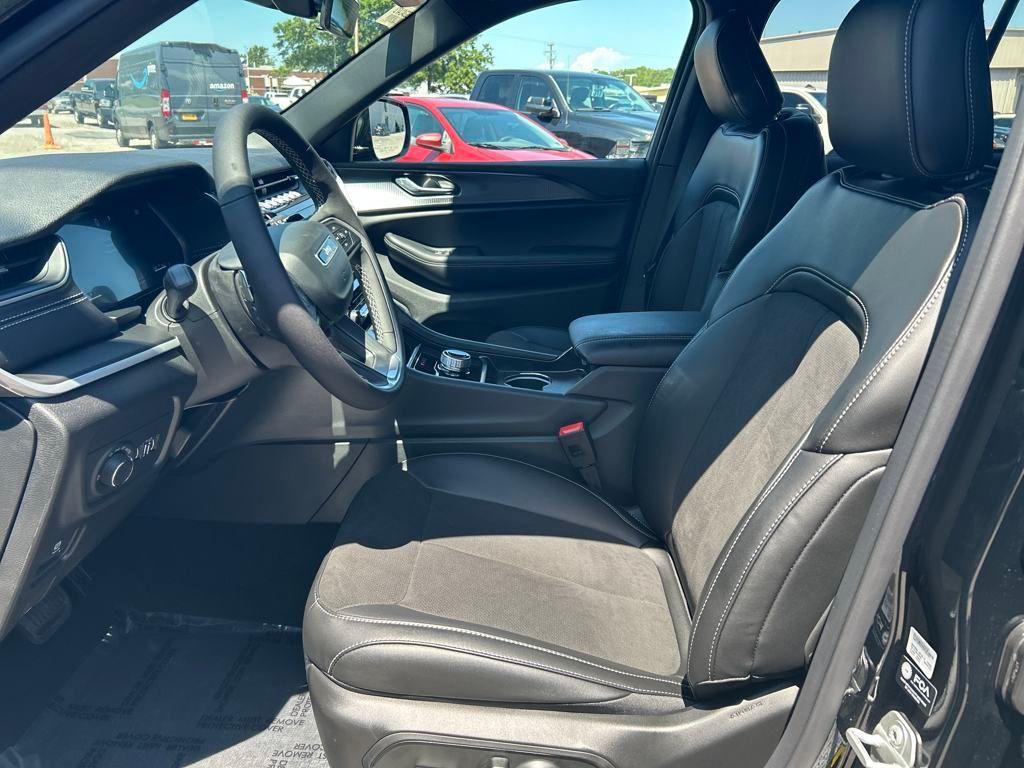 new 2025 Jeep Grand Cherokee car, priced at $37,335