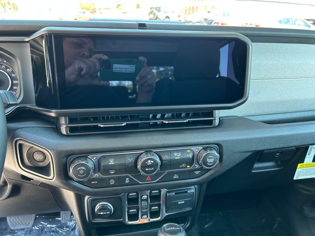 new 2025 Jeep Gladiator car, priced at $38,806