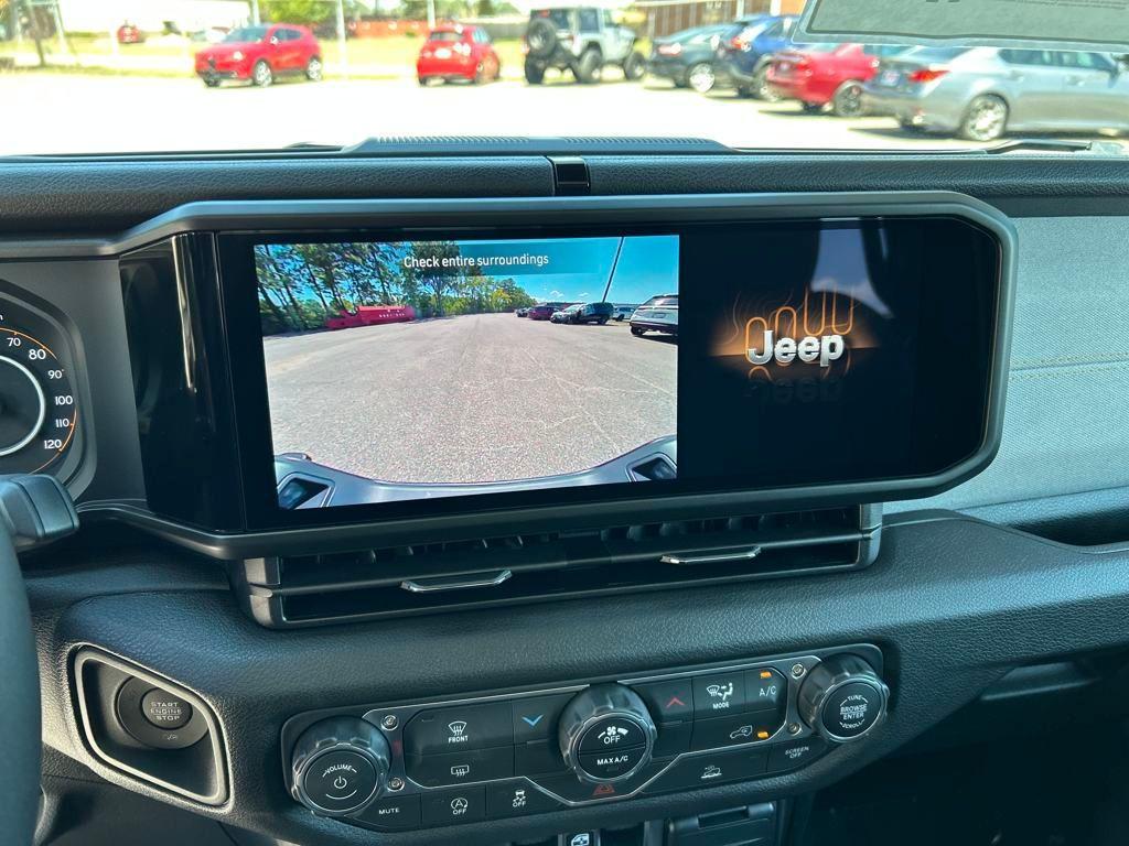 new 2025 Jeep Gladiator car, priced at $38,806