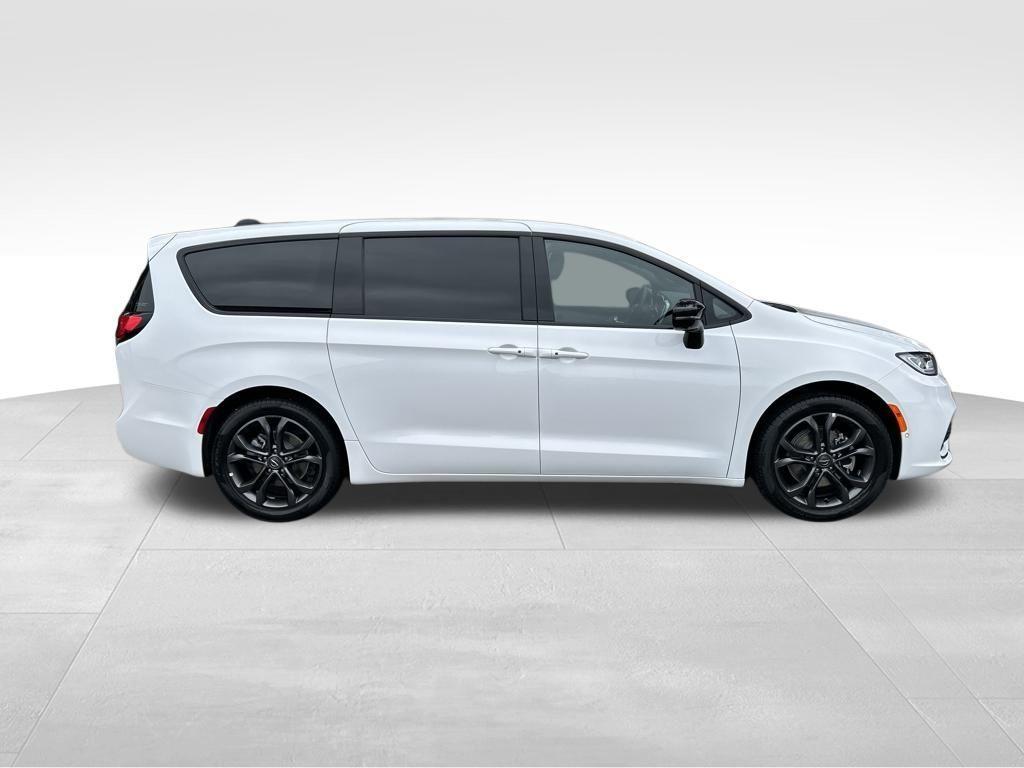 new 2026 Chrysler Pacifica car, priced at $40,311