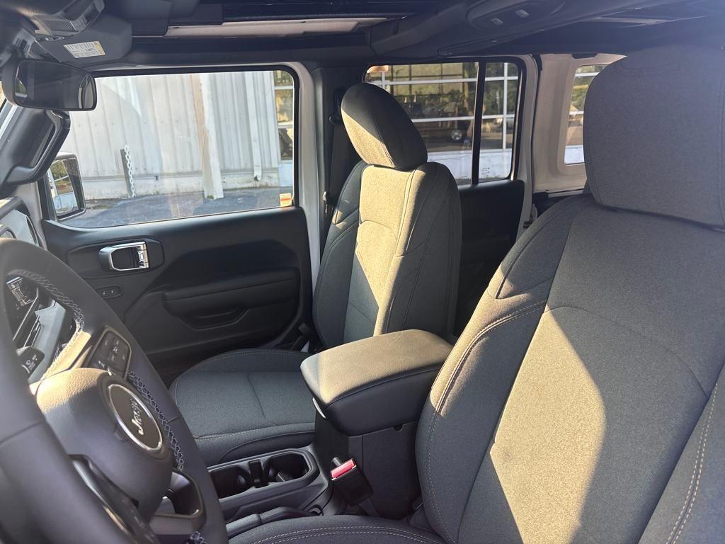 new 2025 Jeep Wrangler car, priced at $49,046