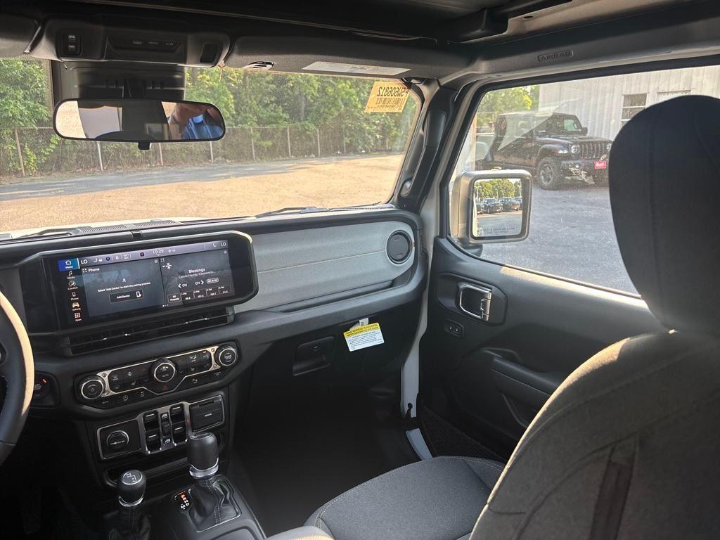 new 2025 Jeep Wrangler car, priced at $49,046