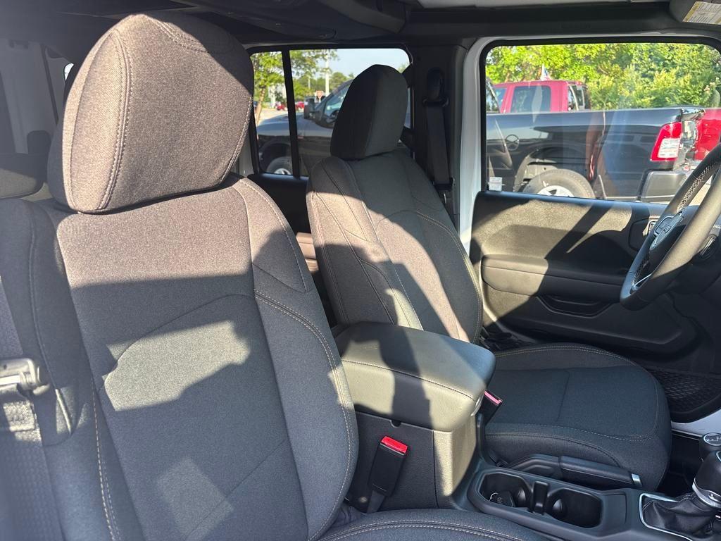 new 2025 Jeep Wrangler car, priced at $49,046