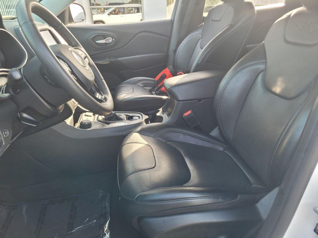 used 2023 Jeep Cherokee car