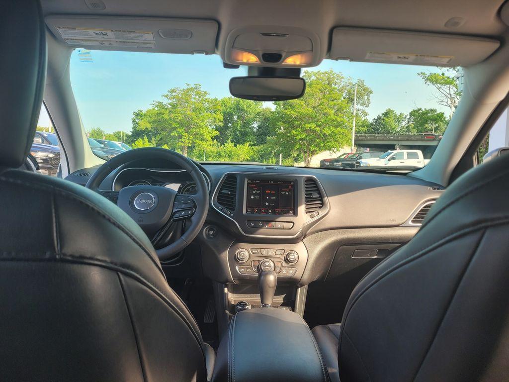 used 2023 Jeep Cherokee car