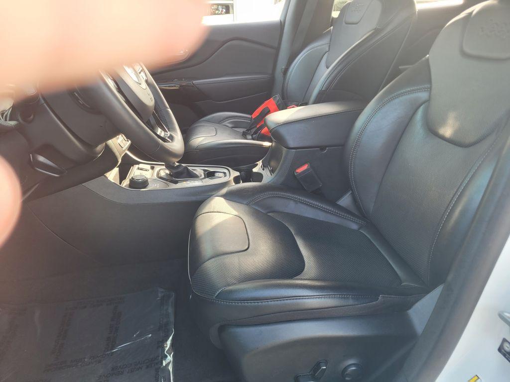 used 2023 Jeep Cherokee car