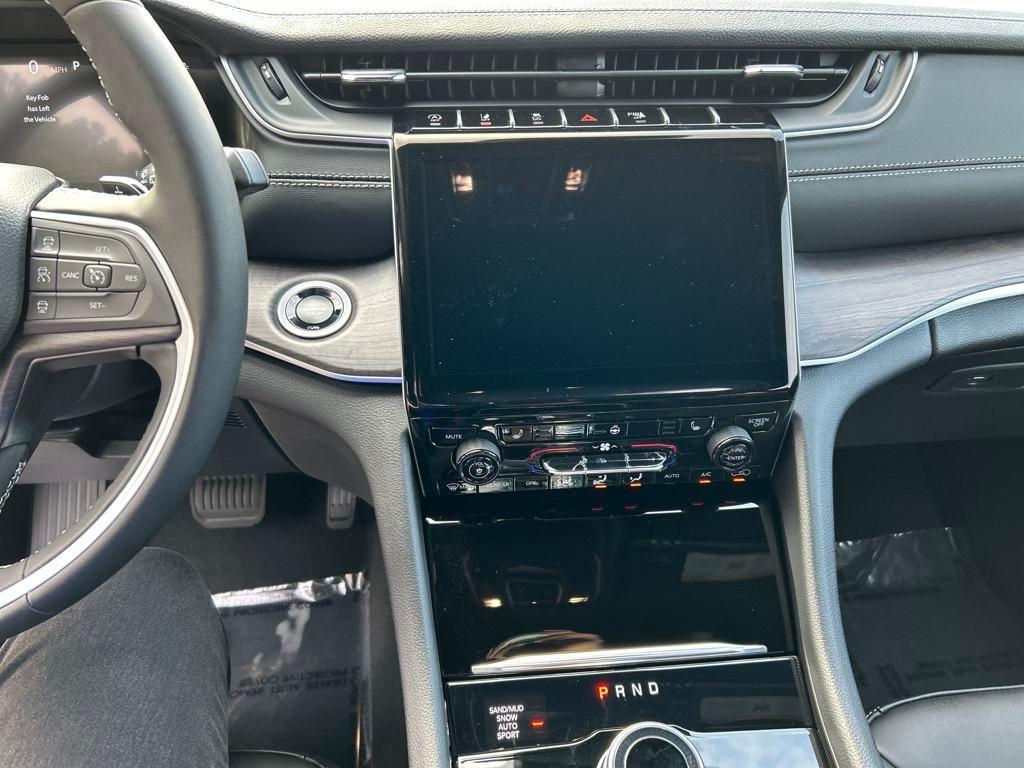 new 2025 Jeep Grand Cherokee car, priced at $47,352