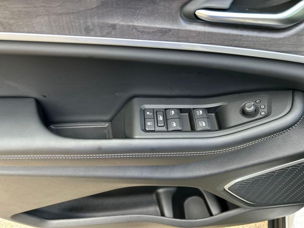 new 2025 Jeep Grand Cherokee car, priced at $47,352