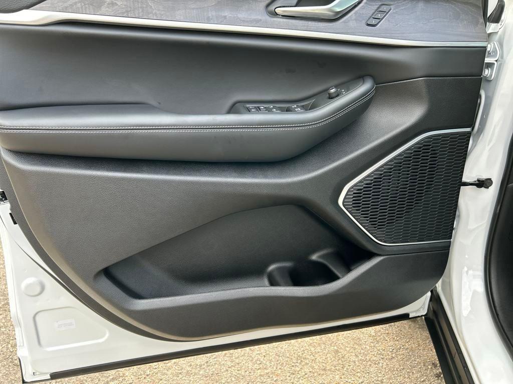 new 2025 Jeep Grand Cherokee car, priced at $47,352