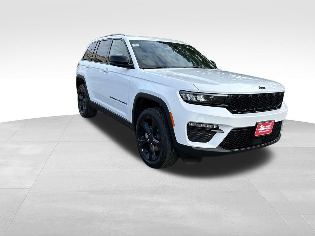 new 2025 Jeep Grand Cherokee car, priced at $47,352