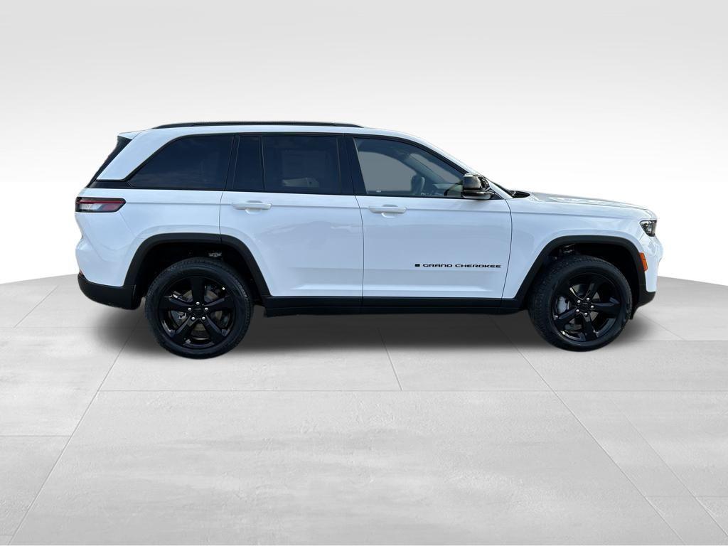 new 2025 Jeep Grand Cherokee car, priced at $47,352