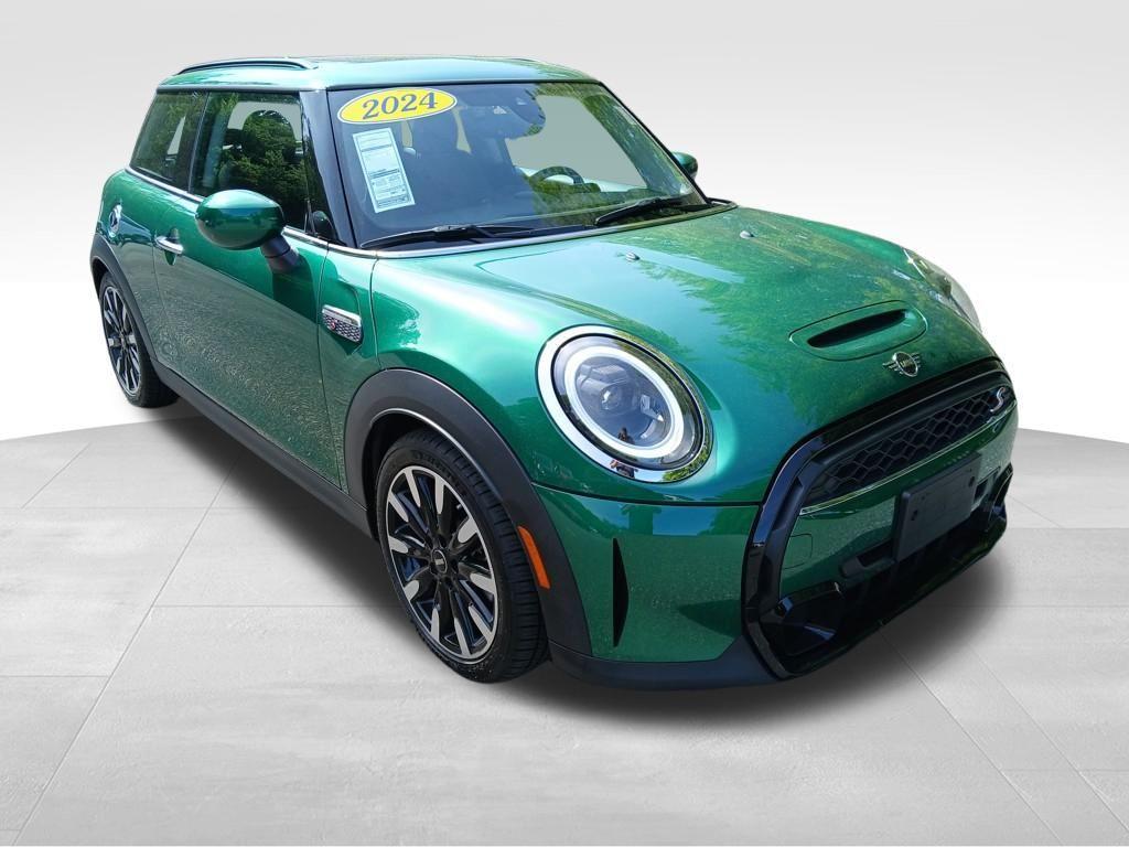 used 2024 MINI Hardtop car, priced at $28,118