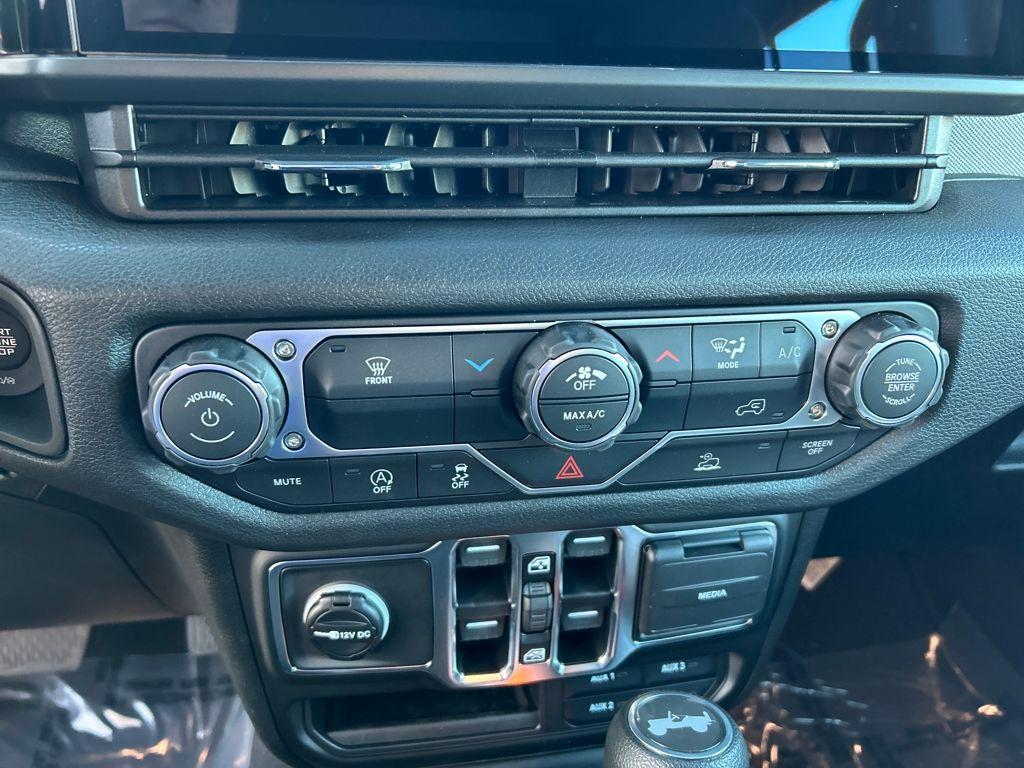 new 2026 Jeep Wrangler car, priced at $39,417